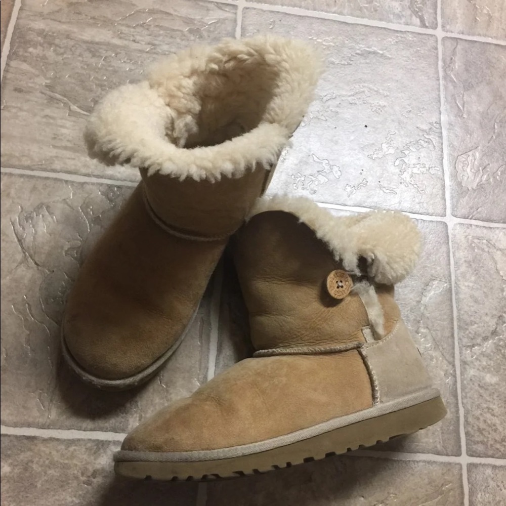 Ugg Bailey Button - image 1